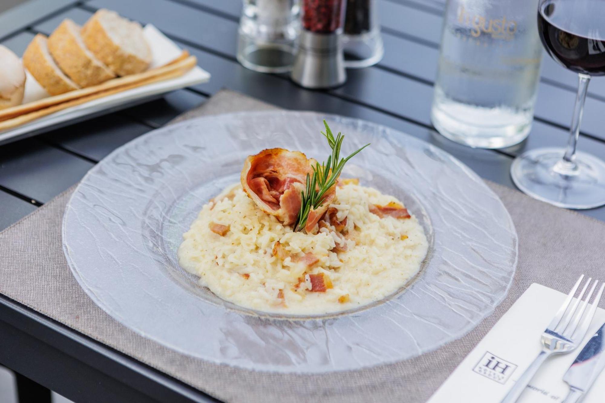 Ih Hotels Milano Lorenteggio מראה חיצוני תמונה