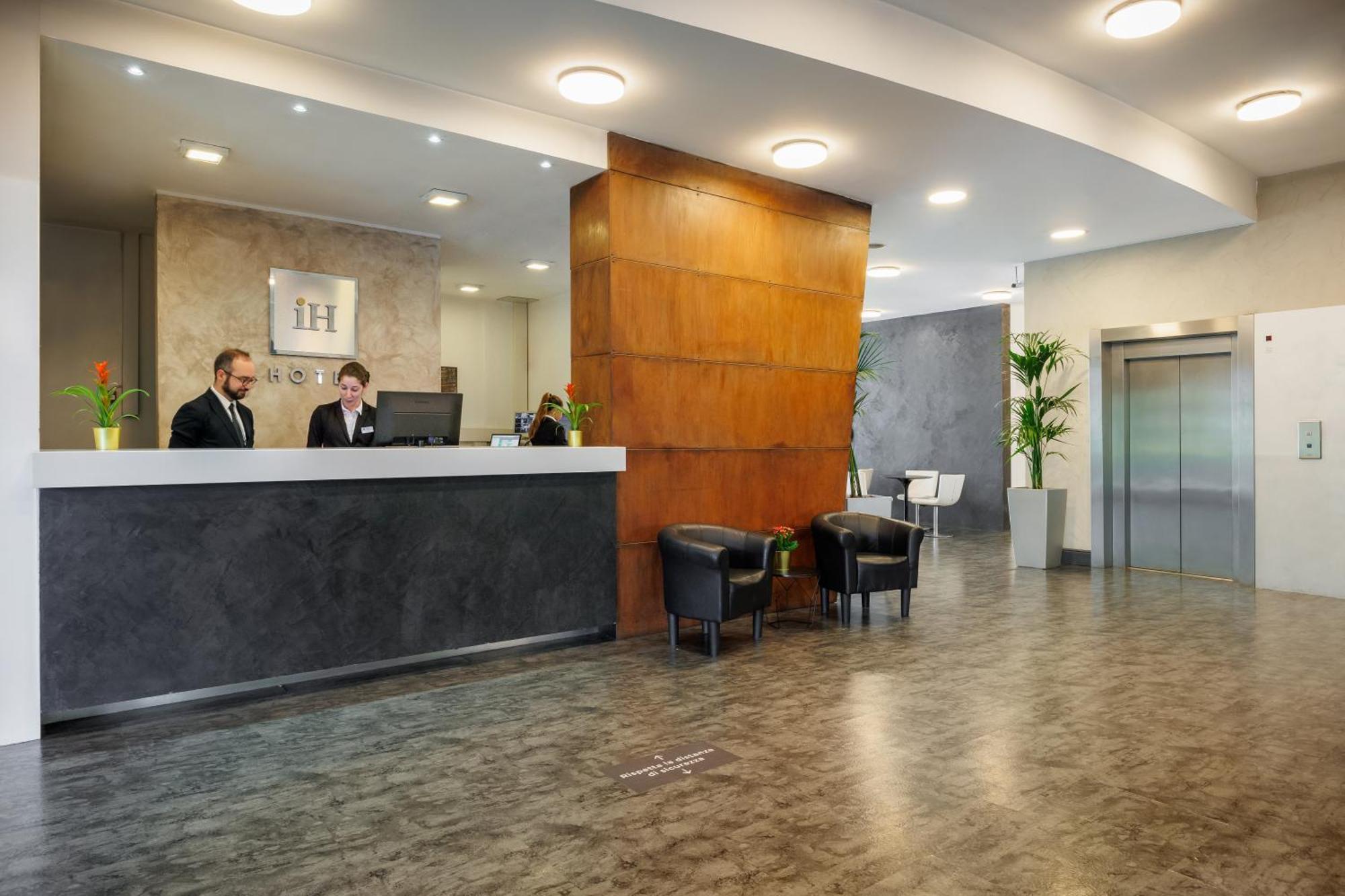 Ih Hotels Milano Lorenteggio מראה חיצוני תמונה