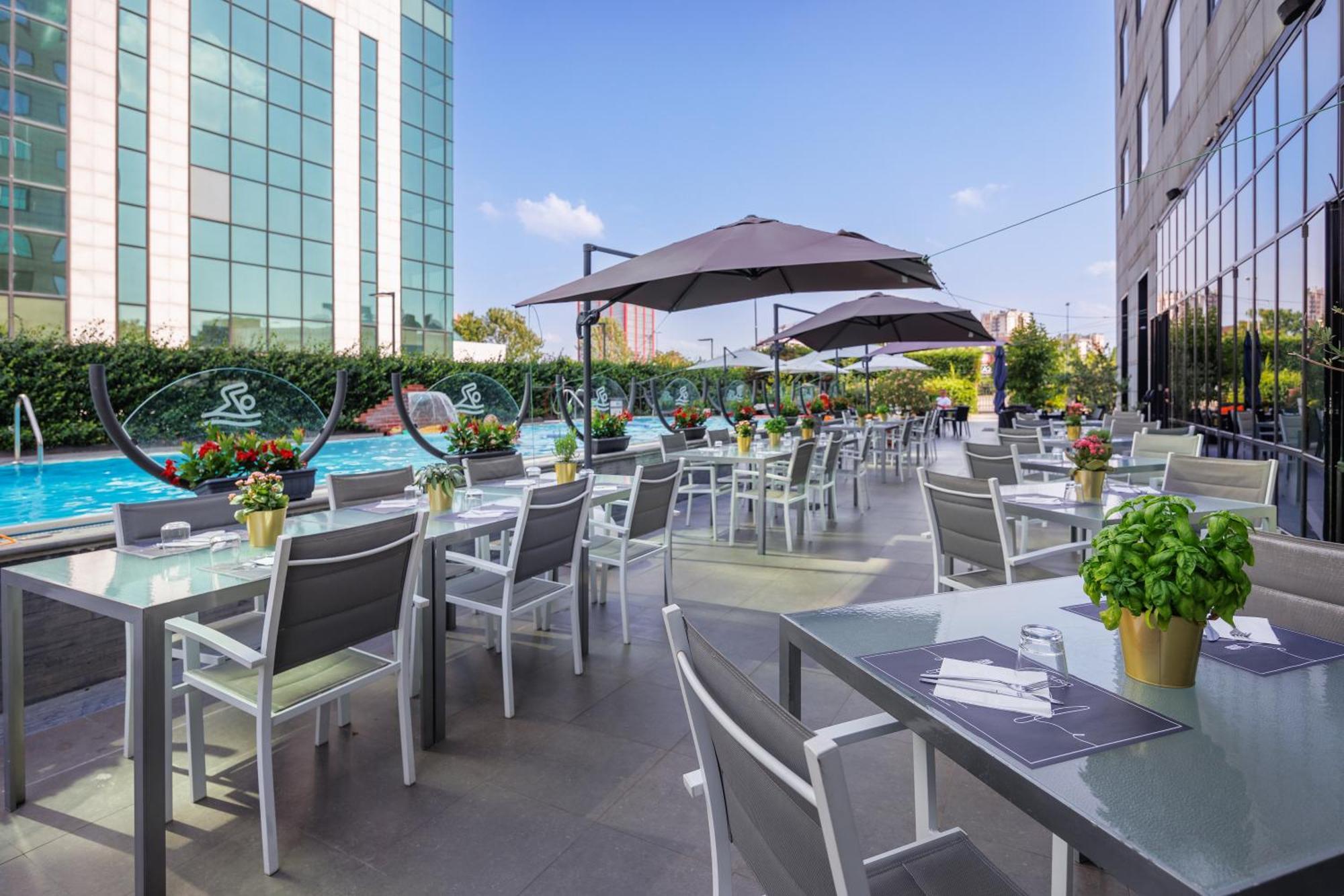 Ih Hotels Milano Lorenteggio מראה חיצוני תמונה