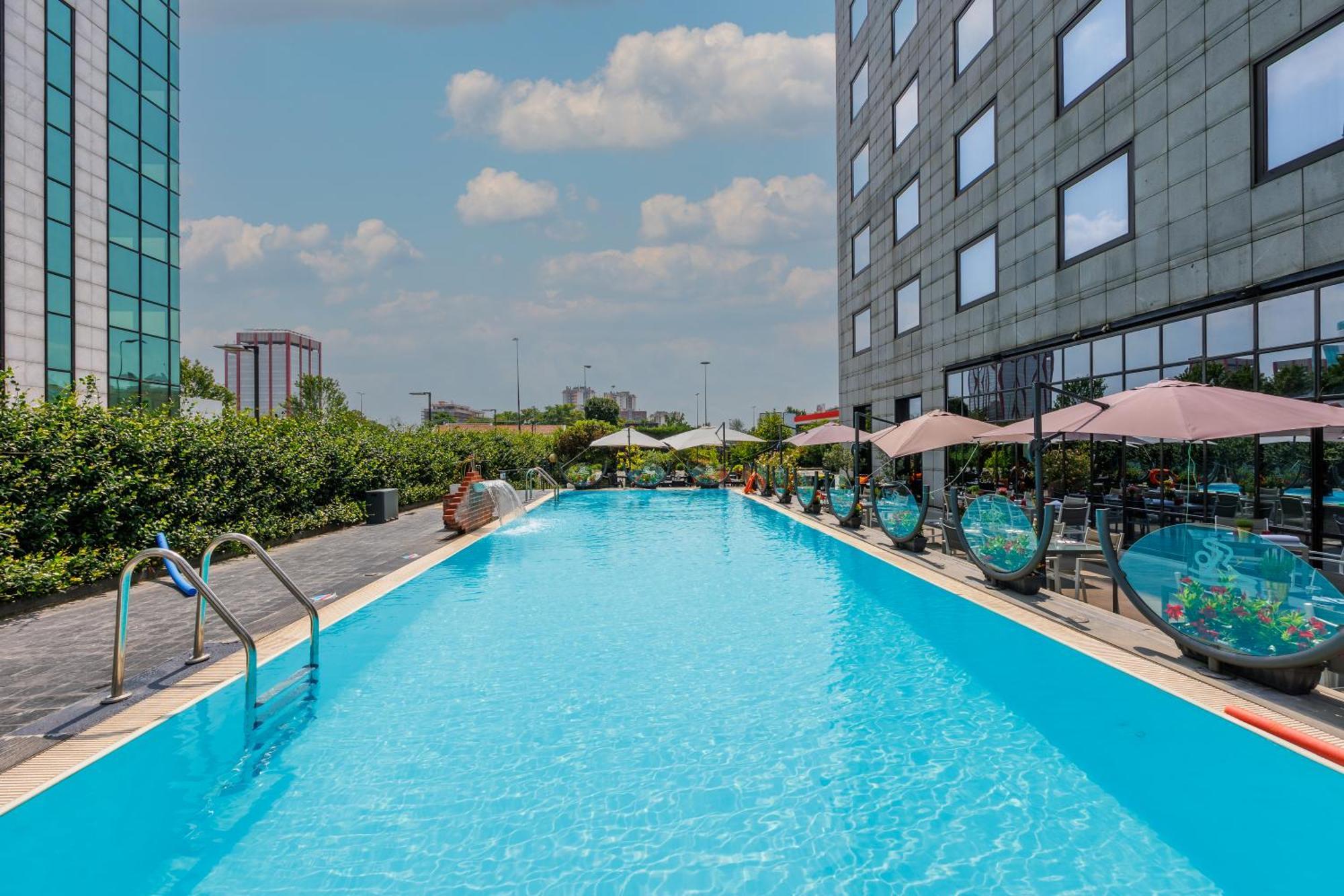 Ih Hotels Milano Lorenteggio מראה חיצוני תמונה