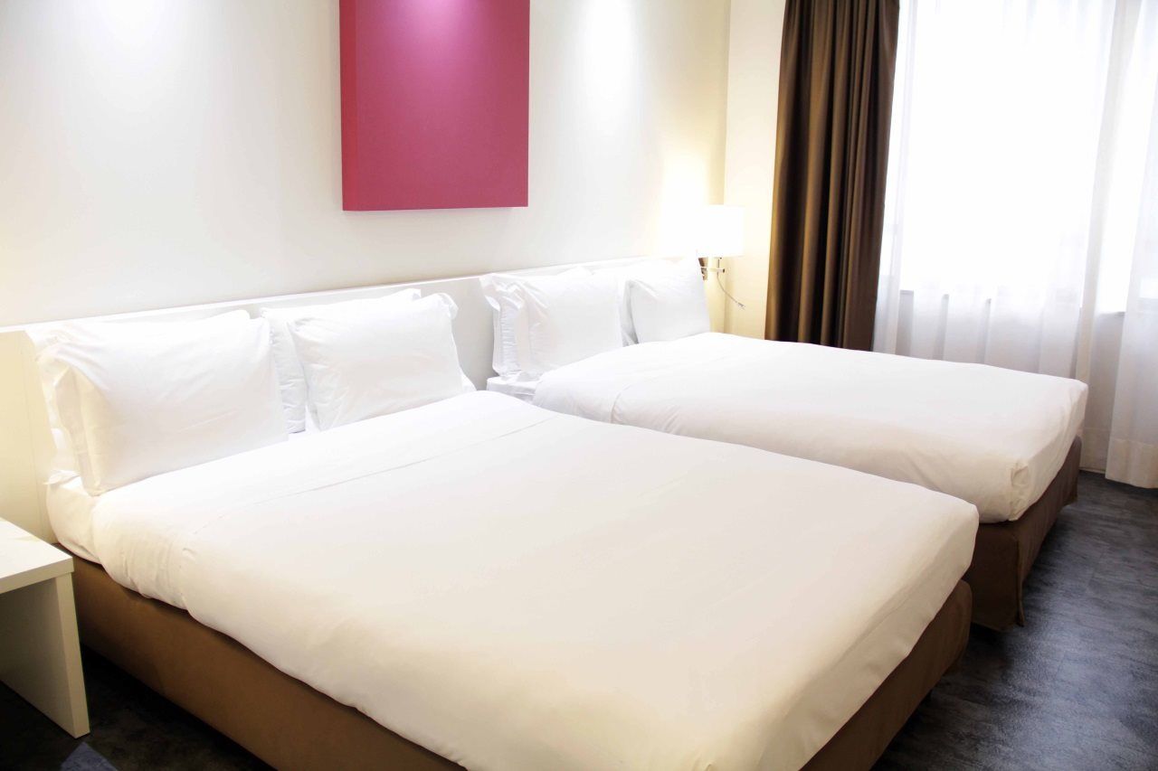 Ih Hotels Milano Lorenteggio מראה חיצוני תמונה
