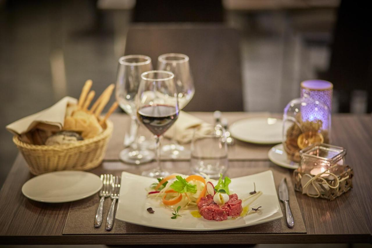 Ih Hotels Milano Lorenteggio מראה חיצוני תמונה