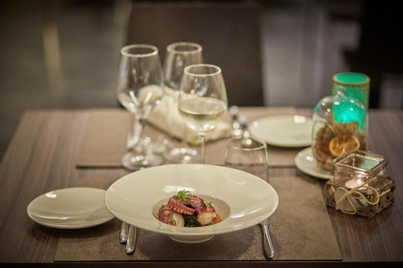 Ih Hotels Milano Lorenteggio מראה חיצוני תמונה